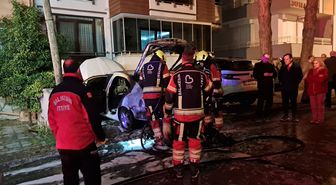 Balıkesir'de park halindeki otomobilde çıkan yangın söndürüldü