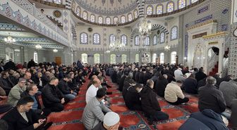 Balıkesir'de ramazanın ilk cuma namazı kılındı