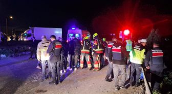 Balıkesir'de şarampole devrilen otomobildeki 1 kişi öldü, 6 kişi yaralandı