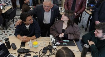 Başkan Büyükkılıç, Bilişim Akademisi'ndeki etkinlikte öğrencilere destek verdi