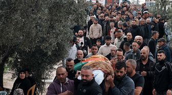 Batı Şeria'ya şarapnel parçası düşmesi sonucu ölen 3 Filistinli kadın son yolculuğuna uğurlandı