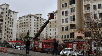 Batman'da 10 katlı binada çıkan yangında 21 kişi dumandan etkilendi