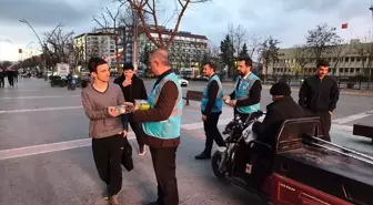 Batman'da 'İftara 5 Kala Programı' kapsamında yolculara kumanya dağıtıldı