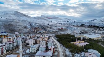 Bayburt'ta kar yağışı etkili oldu