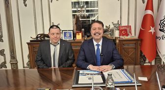 Beypazarı Belediye Başkanı Kasap vatandaşlarla bayramlaştı