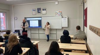 Biga Halk Eğitimi Merkezi'nden engelli kursiyere özel hijyen eğitimi