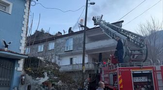 Bilecik'te evin çatısında yangın söndürüldü