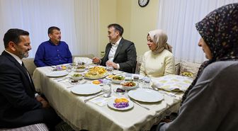 Bilecik Valisi Sözer, şehit Astsubay Üstçavuş İlhan Ongan'ın ailesiyle iftar yaptı