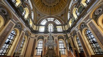 İSTANBUL'UN SELATİN CAMİLERİ - Boğaz siluetinin dikkati çeken yapılarından Dolmabahçe Camisi