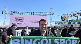 Bingöl'de cezalı takımlarının maçını stat dışında dev ekrandan izlediler