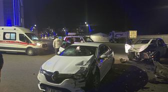 Bingöl'de iki otomobilin çarpıştığı kazada 4 kişi yaralandı