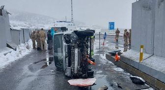Bingöl'de takla atan otomobil ve hafif ticari araçtaki 6 kişi yaralandı
