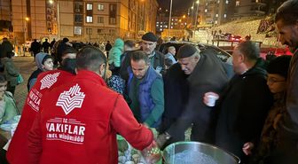 Bitlis'te Kadir Gecesi'nde yaklaşık 6 bin kişiye salep ikram edildi