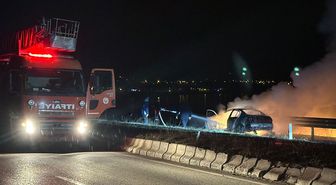 Bitlis'te seyir halindeki otomobil yandı
