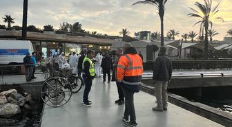 Bodrum'da 7 motoryatın yanarak battığı limanda temizlik çalışması başlatıldı