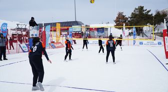 Erciyes'te Kar Voleybolu Turnuvası düzenlendi