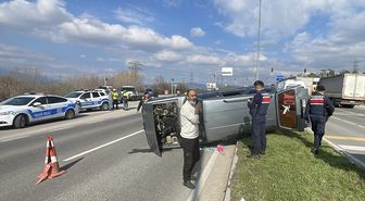 Bolu'da kamyonla çarpışan otomobildeki 6'sı çocuk 9 kişi yaralandı
