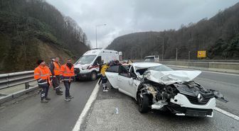 Bolu'da otomobille kamyonetin çarpıştığı kazada 2'si çocuk 4 kişi yaralandı