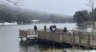 Bolu ve Kocaeli'nin yüksek kesimlerinde kar yağışı aralıklarla etkili oluyor