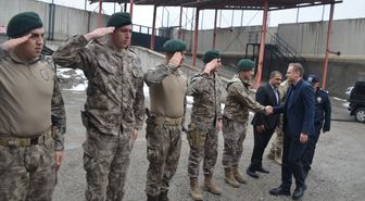 Bulanık Kaymakamı Koşansu, güvenlik güçleriyle bayramlaştı