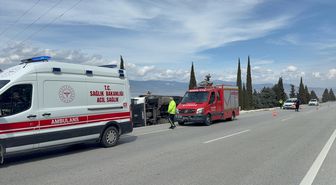 Burdur'da devrilen tırın sürücüsü yaralandı