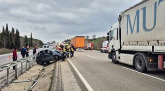 Bursa'da devrilen otomobildeki 5 kişi yaralandı