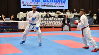 Bursa'da okul müdürü Balkan Karate Şampiyonasında iki dalda altın madalya kazandı