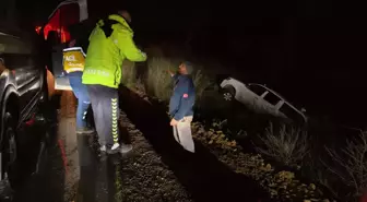 Bursa'da şarampole devrilen kamyonetin sürücüsü yaralandı