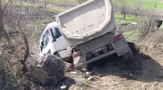 Bursa'da tırla otomobilin çarpıştığı kazada 1 kişi öldü, 1 kişi yaralandı