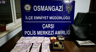 Bursa'da unutulan altın ve para dolu çanta sahibine teslim edildi
