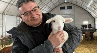 Çadır ağıl desteğiyle büyüttüğü işinde küçükbaş hayvan sayısını artırdı