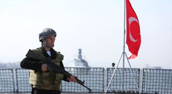 Çanakkale'de Deniz Kuvvetleri Komutanlığı gemilerine ziyaretler sürüyor