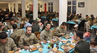 Çanakkale Valisi İftar Programında Şehit Aileleri ve Gazilerle Bir Araya Geldi