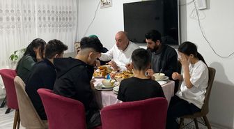 Canik Belediye Başkanı Sandıkçı, vatandaşların iftar sofralarına konuk oluyor