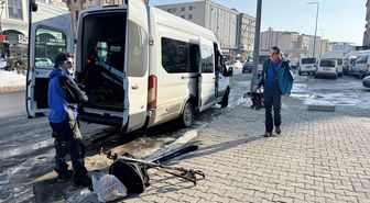Çekya ve İsviçre'den gelen dağcılar Hakkari'de dağ kayağı yaptı