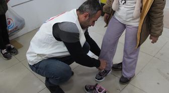 Cizre'de çocuklara Ramazan Bayramı dolayısıyla giyim yardımı