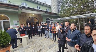 Çorum'da cami bahçesinde toplu bayramlaşma geleneği yaşatıldı