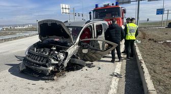 Çorum'da çarpışan iki otomobildeki 6 kişi yaralandı