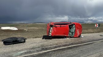 Çorum'da devrilen otomobildeki 3 kişi yaralandı