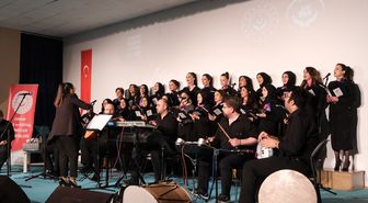 Çorum'da kadınlardan oluşan 'Gönülden Ezgiler Korosu' konser verdi