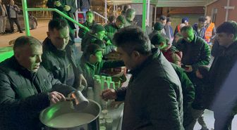 Çorum'da Kadir Gecesi dolayısıyla vatandaşlara yaklaşık 100 kilogram süt ikram edildi