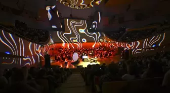 CSO, evrenin varoluşunu dijital enstrümanlarla anlatan 'Kozmik Senfoni'nin Türkiye prömiyerini yaptı