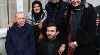 Cumhurbaşkanı Erdoğan, Rize'de komşularıyla bayramlaştı