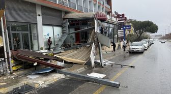 Denizli'de kuvvetli rüzgar hayatı olumsuz etkiliyor