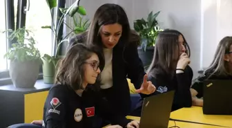 Dijital odaklı çalışmalarıyla öğrencileri teknoloji çağına hazırlıyor