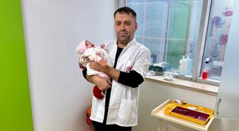 Diyarbakır'da bağırsakları ve midesi karın dışında doğan bebek ameliyatla sağlığına kavuştu