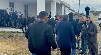 Diyarbakır'da iki aracın çarpıştığı kazada hayatını kaybeden 5 kişinin cenazesi defnedildi