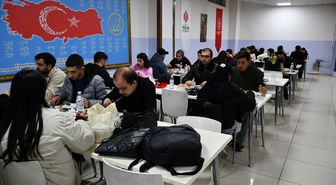 Diyarbakır Vakıflar Bölge Müdürlüğü Batman'da 800 öğrenciye iftar programı düzenliyor