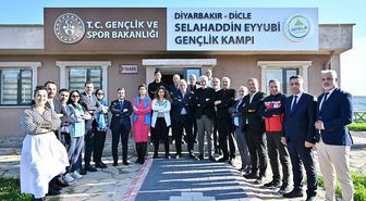 Diyarbakır Valisi Zorluoğlu gençlerle bir araya geldi