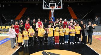 Down sendromlu çocuklar, Mersin Spor'un oyuncularıyla basketbol oynadı